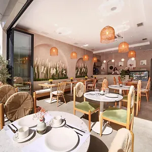 The Pearl Otel
